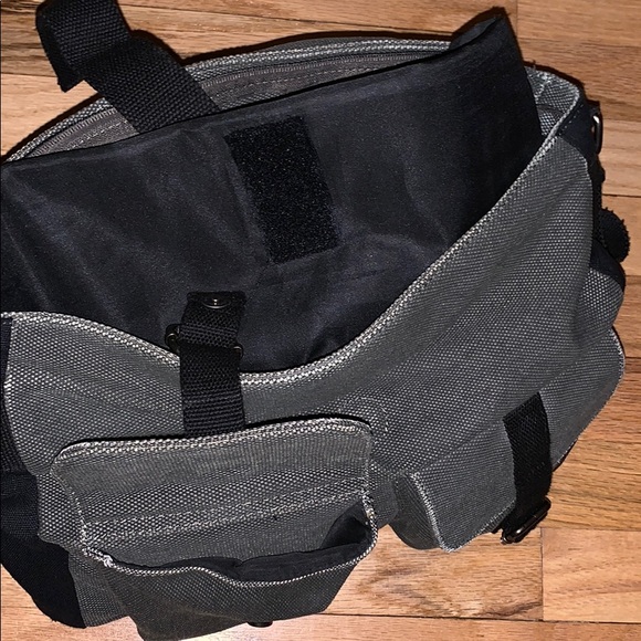 Ducti Messenger Bag - Picture 3 of 4